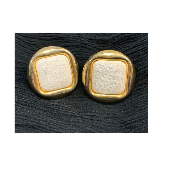 80s Gold & Cream Suede Oversized Clip On Earrings | Mod Minimalist | 1.5" - Picture 2 of 9